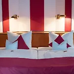 Hotel Chalet ホテル バート・ツヴィッシェンアーン