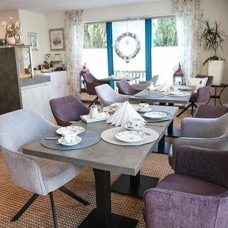 מלון Hotel Chalet
