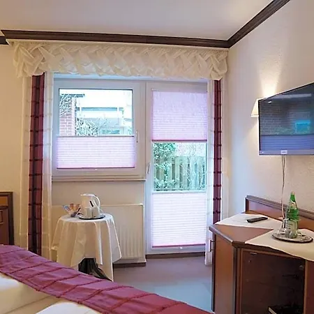 מלון Hotel Chalet 3*