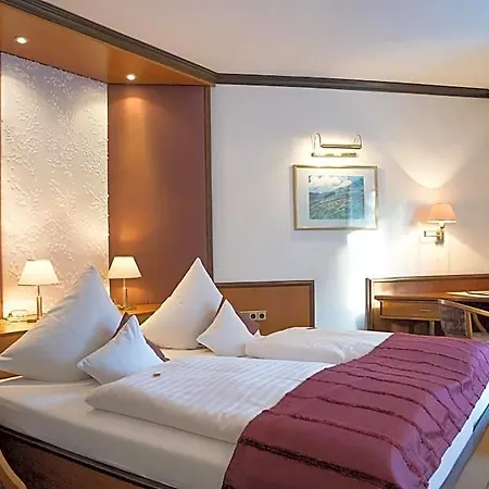Hotel Chalet 3* באד צווישנהם