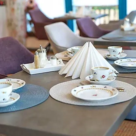 Hotel Chalet מלון 3*