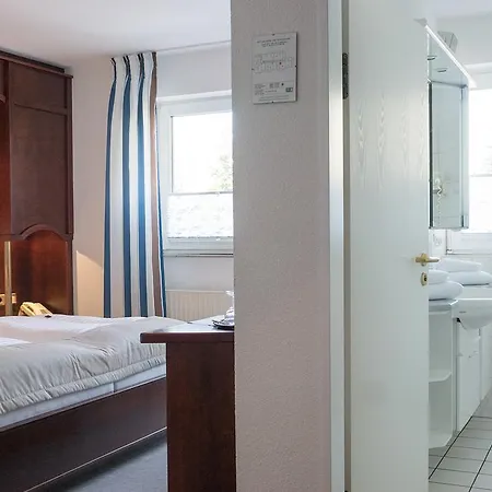 מלון Hotel Chalet 3*